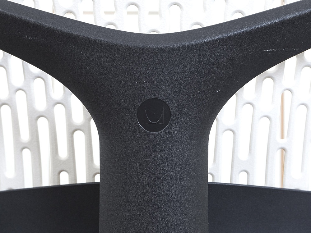Офисное кресло руководителя  Herman Miller Сетка Серый Mirra 2  (КРСС-31103)