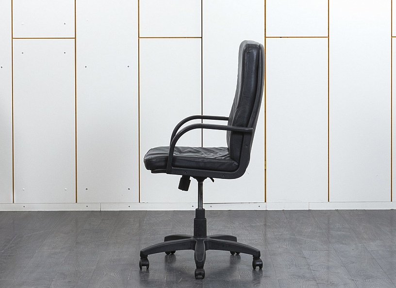 Офисное кресло для персонала   Кожзам Черный   (КПКЧ1-12111)