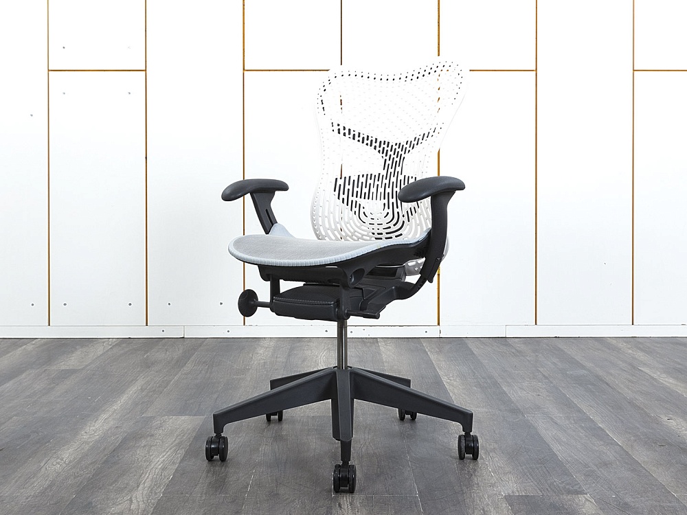 Офисное кресло руководителя  Herman Miller Сетка Серый Mirra 2  (КРСС-31103)