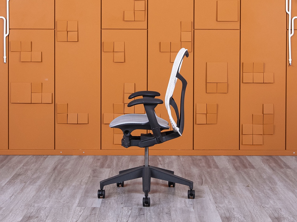 Офисное кресло руководителя  Herman Miller Сетка Серый Mirra 2  (КРСС-14024)