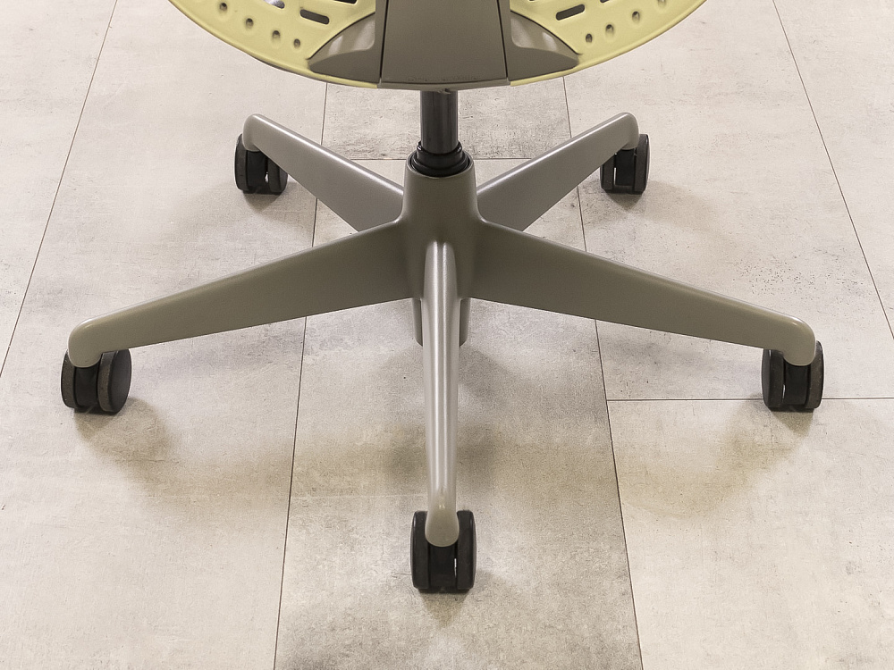 Офисное кресло руководителя на колесах Mirra 1 Herman Miller Сетка Серый США  КРТС1-05115