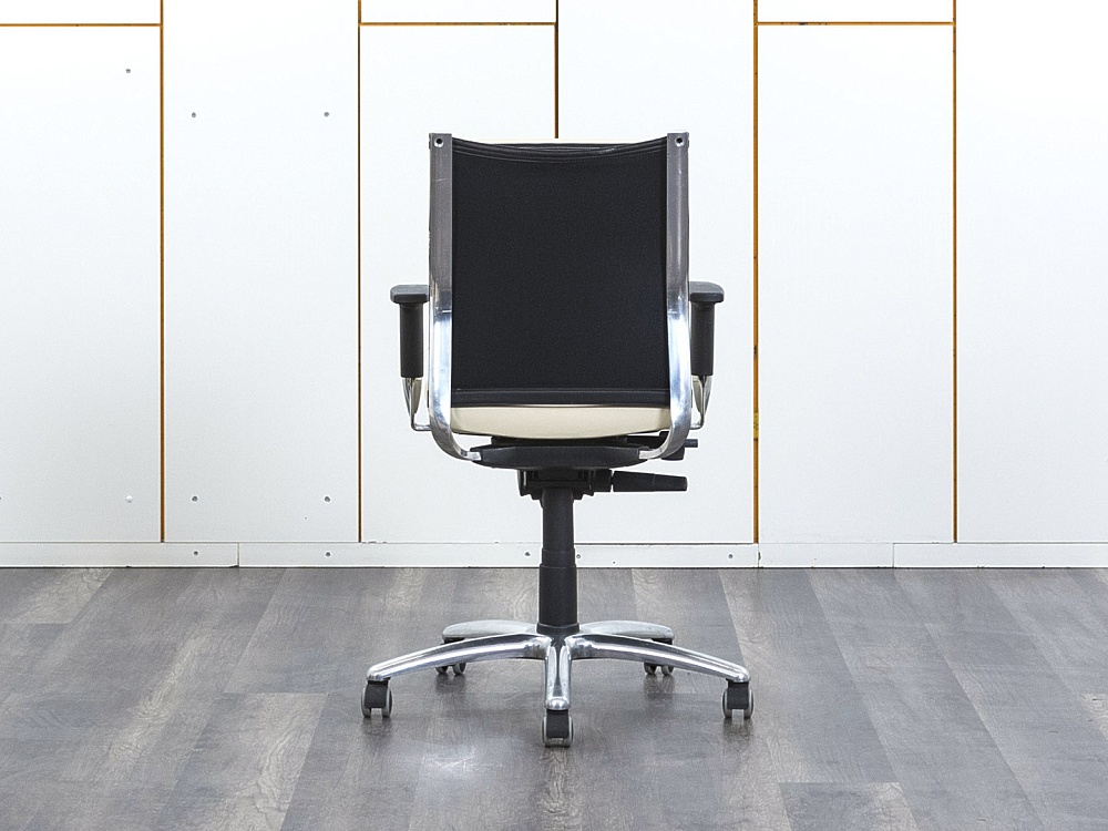 Офисное кресло руководителя   Кожзам Бежевый   (КРКБ-24052)