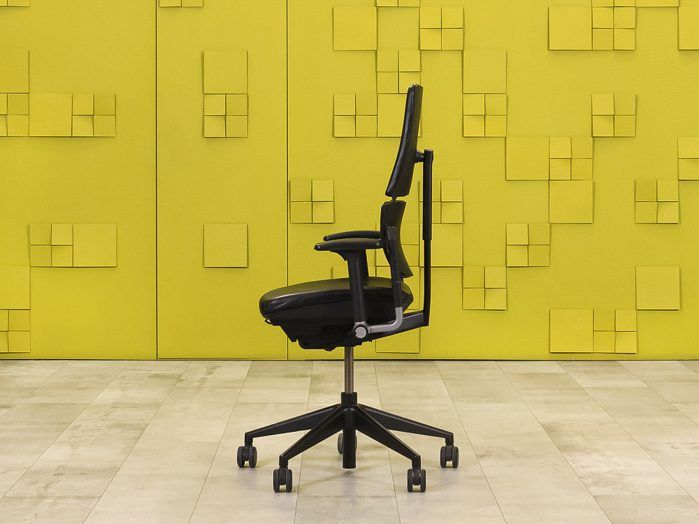 Офисное кресло руководителя на колесах Please 2 Ergonomik Steelcase Кожа Чёрный Германия  КРКЧ-23105