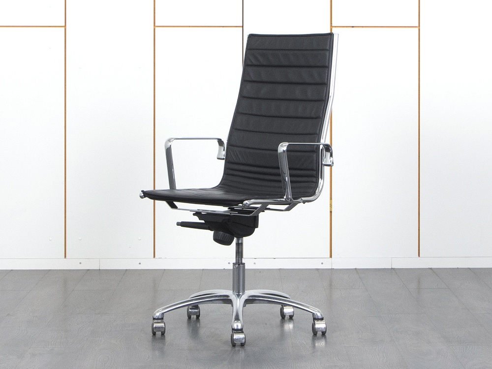 Офисное кресло руководителя  LUXY Кожа Черный Light A  (КРКЧ-11070)