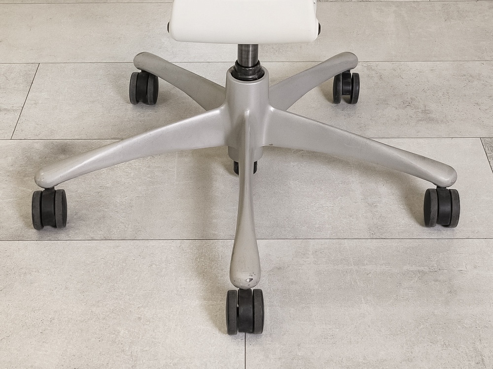 Офисное кресло руководителя на колесах Embody Herman Miller Кожа Зелёный США  КРКЗ-29125
