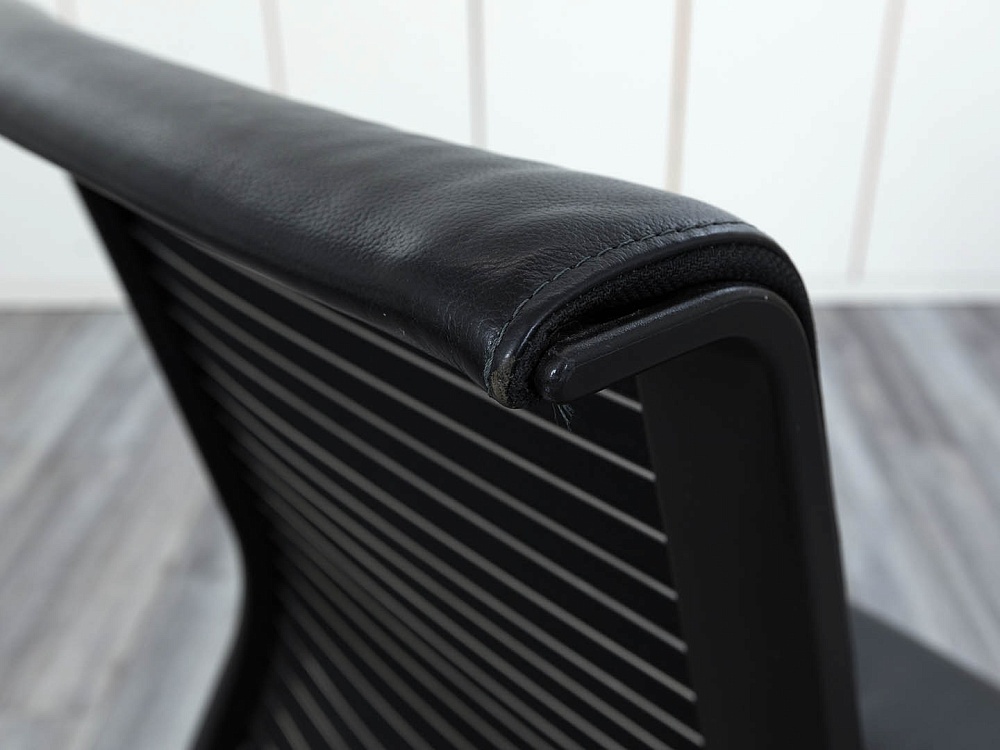 Офисное кресло для персонала  SteelCase Кожа Черный Think  (КПКЧ-11104)