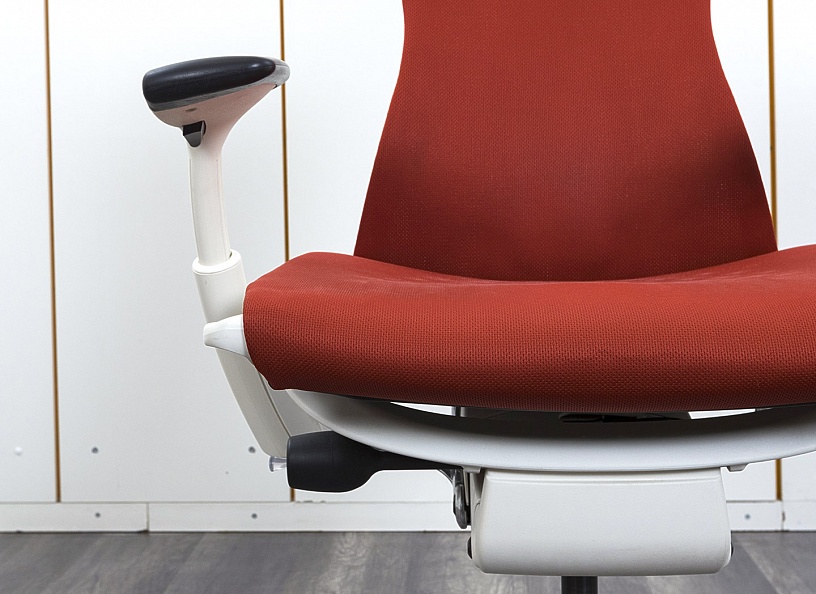 Офисное кресло руководителя  Herman Miller Ткань Красный Embody  (КРТК-15072)