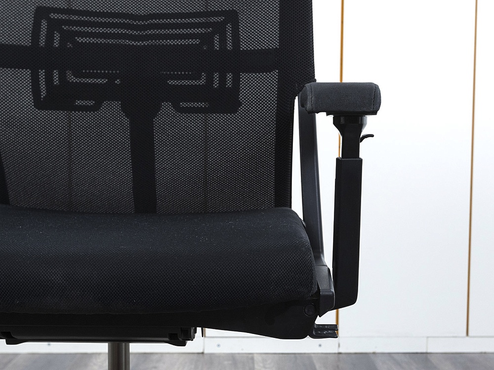 Офисное кресло руководителя  Haworth Ткань Черный Comforto 59  (КРТЧ-13081)