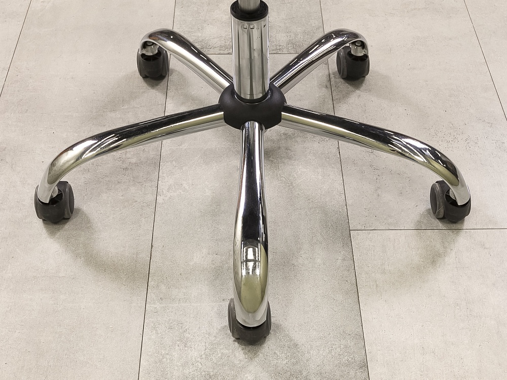 Офисное кресло руководителя на колесах       КРТЧ3-26036