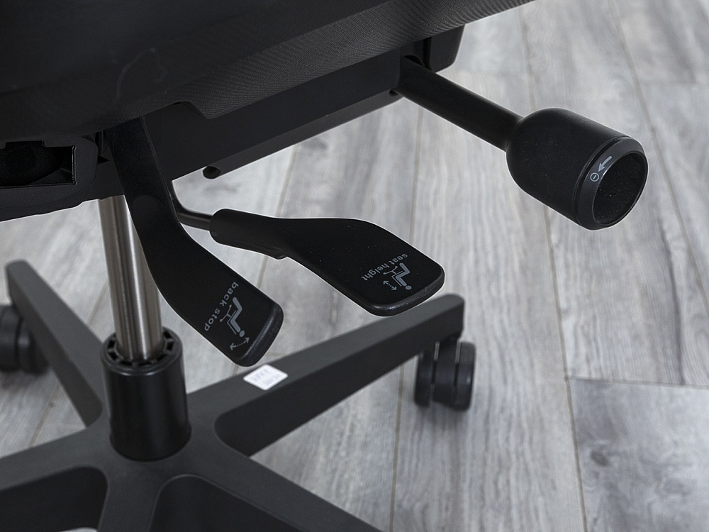 Офисное кресло для персонала  SteelCase Кожа Черный   (КПКЧ-30074)