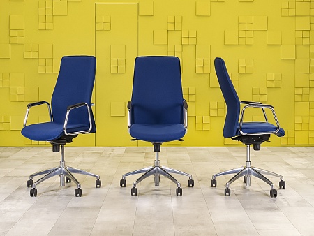 Офисное кресло руководителя на колесах SOLO HR Nowy Styl Ткань Синий Польша_КРТН-260324