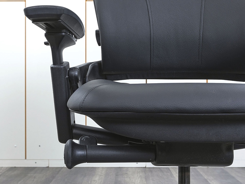 Офисное кресло руководителя  SteelCase Кожа Черный Leap B  (КРКЧ-16122)