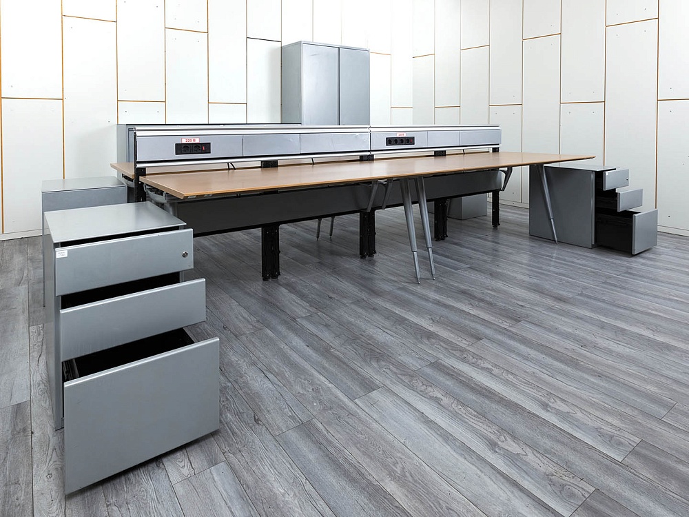 Комплект офисной мебели Herman Miller 3 200х1 800х1 000 ЛДСП Орех   (КОМХ-17082)