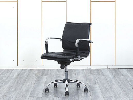 Офисное кресло для персонала   Кожзам Черный   (КПКЧ-18074)