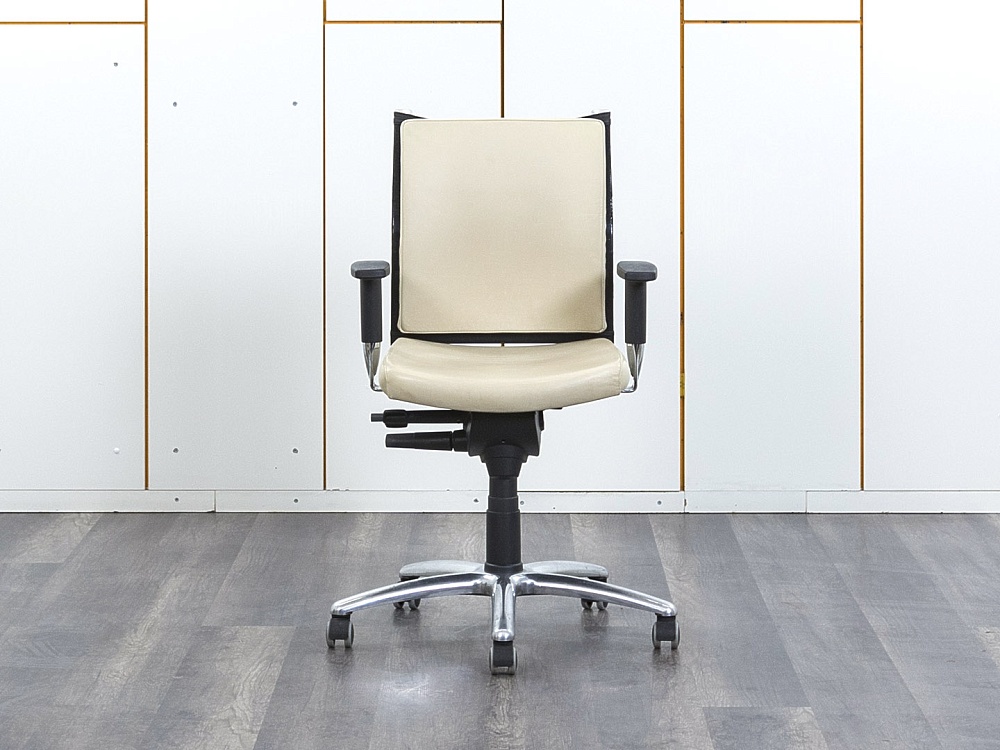 Офисное кресло руководителя   Кожзам Бежевый   (КРКБ-24052)