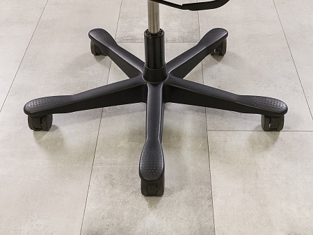 Офисное кресло для персонала на колесах Kinnarps Ткань Серый Швеция_КПТС1-15071