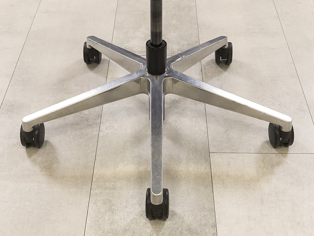 Офисное кресло руководителя на колесах Leap V2 Steelcase Кожа Чёрный Франция  КРКЧ-23066