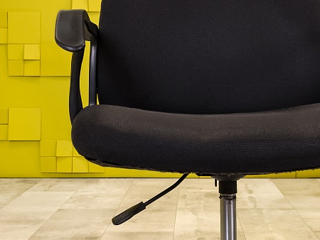 Офисное кресло руководителя на колесах Ткань Чёрный Россия  КРТЧ(а)-211124