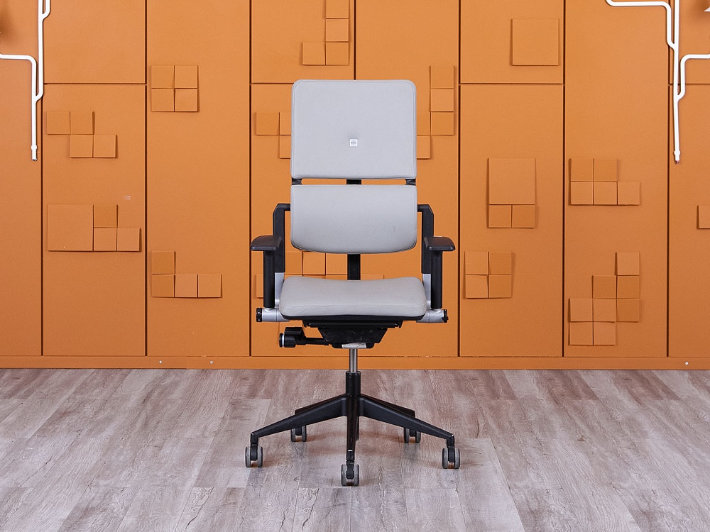 Офисное кресло руководителя  SteelCase Кожа Серый Please 2 Ergonomic  (КРКС-21015)