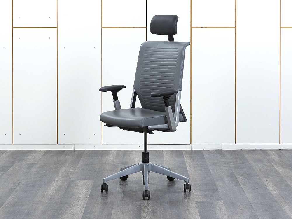 Офисное кресло руководителя  Haworth Кожа Серый Comforto 5910  (КРКС-07121)