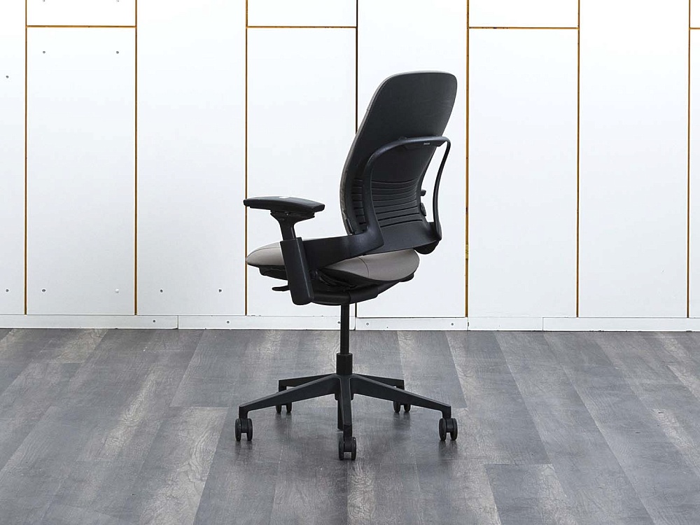 Офисное кресло руководителя  SteelCase Кожа Бежевый Leap B  (КРКБ-16122)