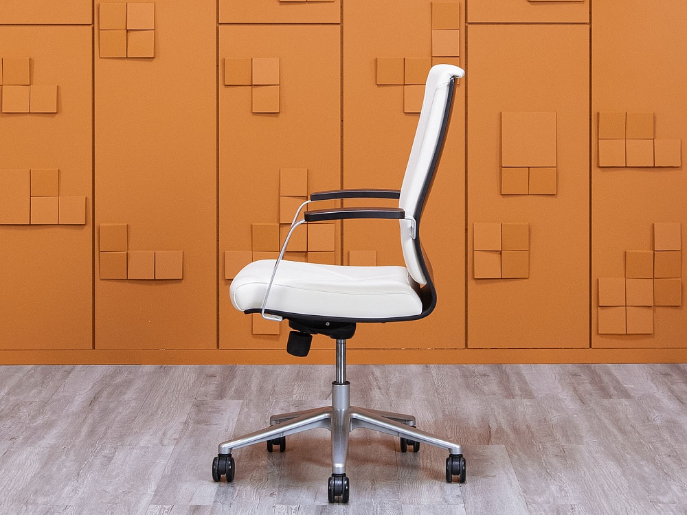 Офисное кресло руководителя  Sitland  Кожа Бежевый Madera B  (КРКБ-10025)