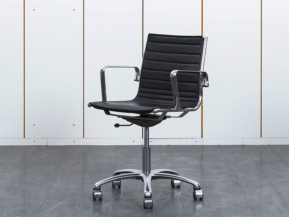 Офисное кресло руководителя  LUXY Кожа Черный Light B  (КРКЧ-16121)