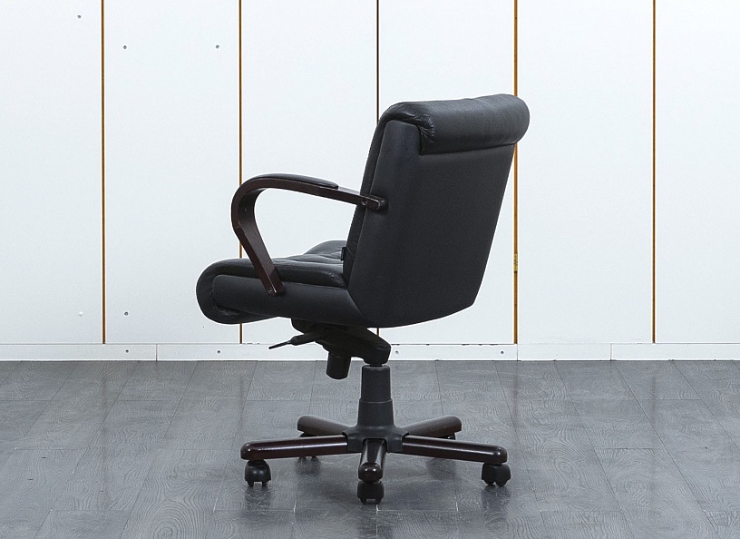 Офисное кресло руководителя  Unital Кожа Черный Роял D80  (КРКЧ1-29111)