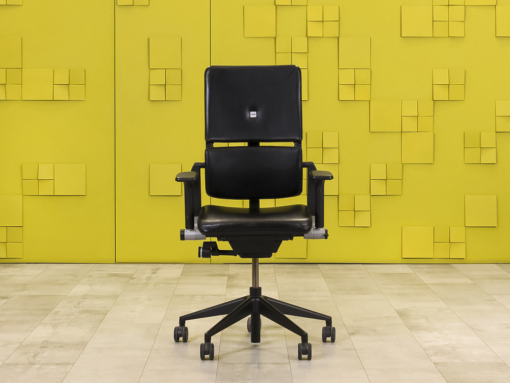 Офисное кресло руководителя на колесах Please 2 Ergonomik Steelcase Кожа Чёрный Германия  КРКЧ-23105