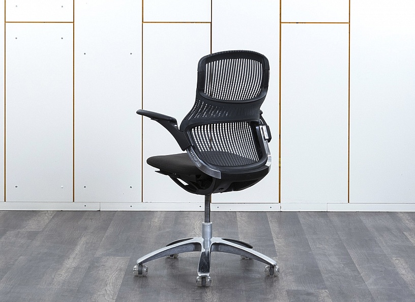 Офисное кресло руководителя  Knoll Ткань Черный Generation  (КРТЧ-21092)