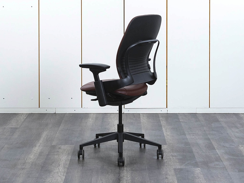 Офисное кресло руководителя  SteelCase Кожа Коричневый Leap B  (КРКК-30112)