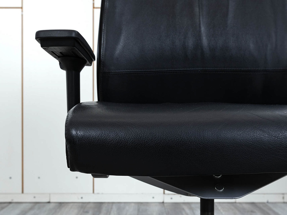 Офисное кресло для персонала  SteelCase Кожа Черный Think  (КПКЧ-11104)