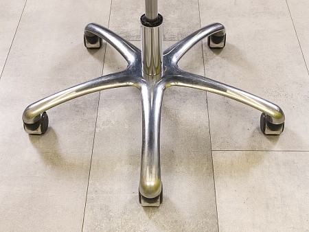 Офисное кресло для персонала на колесах Luxy  Сетка Чёрный Италия_КПТЧ3-290923