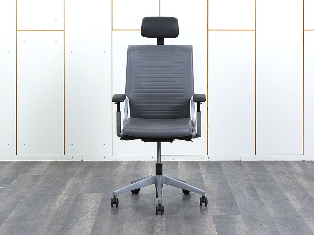 Офисное кресло руководителя  Haworth Кожа Серый Comforto 5910  (КРКС-07121)