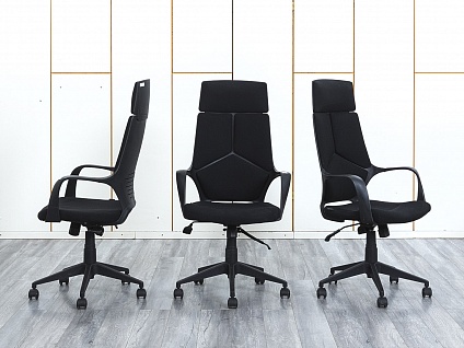 Офисное кресло руководителя  EVERPROF Ткань Черный Trio Black  (КРТЧ-01044)