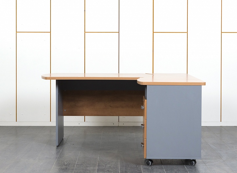 Комплект офисной мебели стол с тумбой Berlin 1 600х1 600х750 ЛДСП Ольха   (СППЛК1-29040)