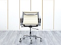 Офисное кресло для персонала  Eames Кожа Бежевый EA 117  (КПКБ-20123)