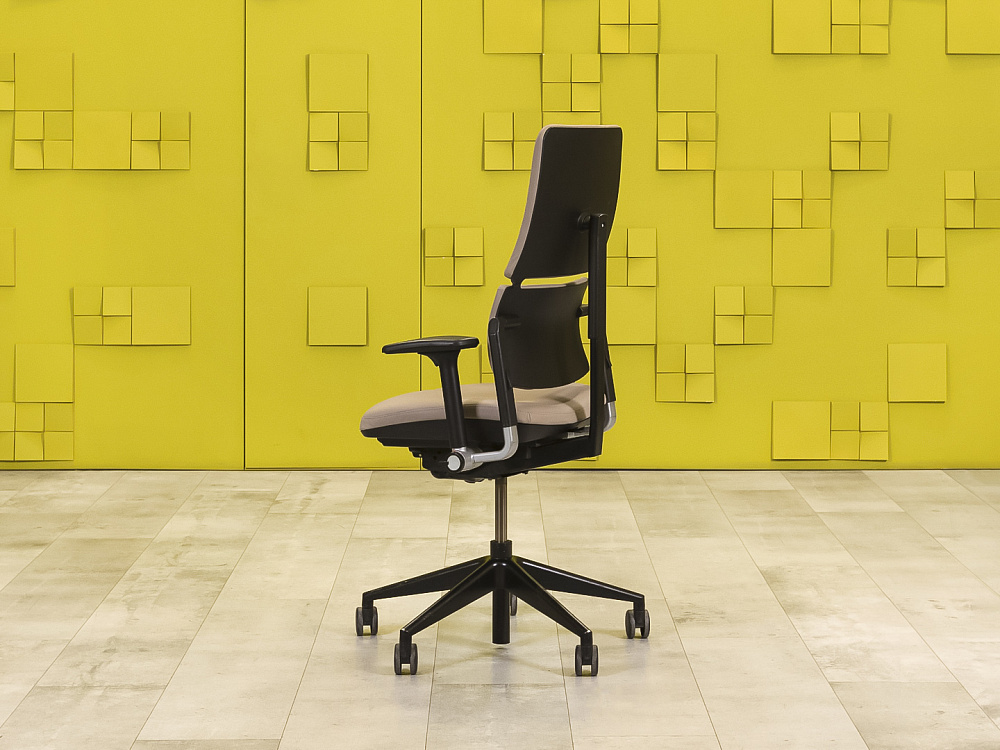 Офисное кресло руководителя Please 2 Ergonomik Steelcase Кожа Бежевый Германия  КРКБ-29016