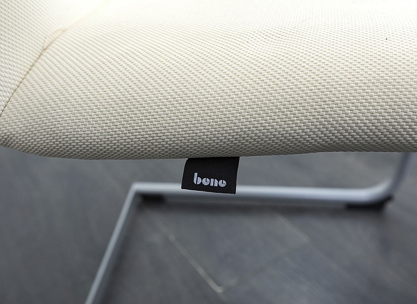 Конференц кресло для переговорной  Бежевый Ткань Bene Bug  (УДТБ-06101)