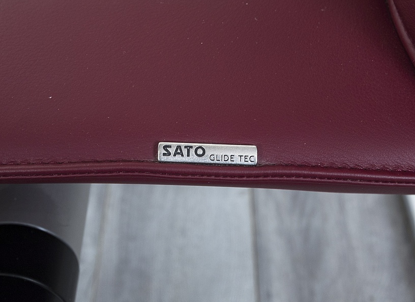 Конференц кресло для переговорной  Красный Кожа Sato Tiger  (УДКК-05044)