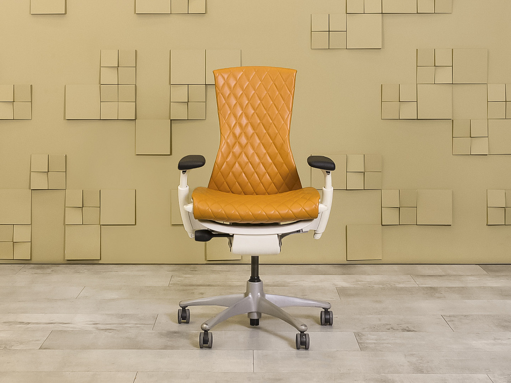 Офисное кресло руководителя на колесах Embody Herman Miller Кожа Оранжевый США  КРКО-29125