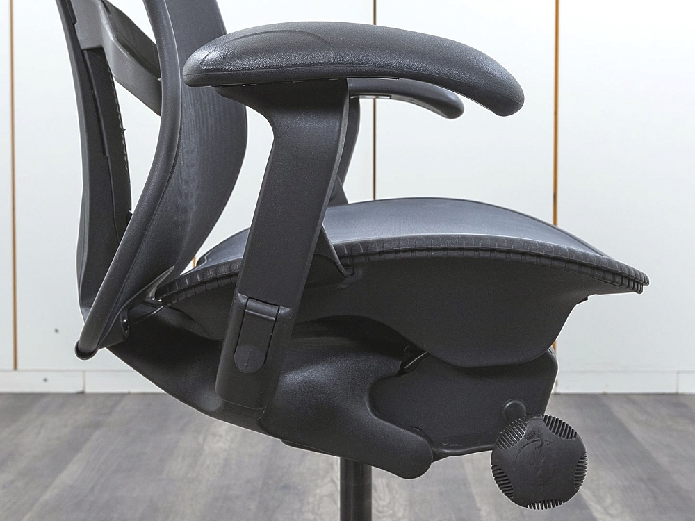 Офисное кресло руководителя  Herman Miller Сетка Черный Mirra  (КРСЧ-12122)