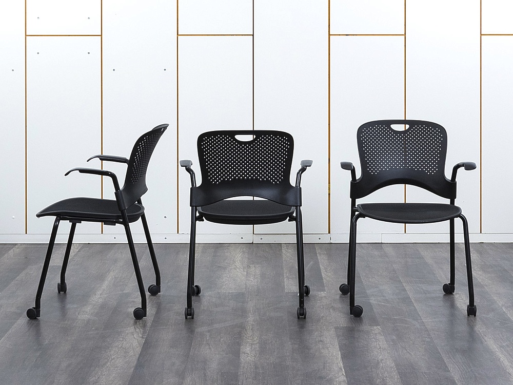 Конференц кресло для переговорной  Черный Пластик Herman Miller Caper  (УНСЧ-25072)
