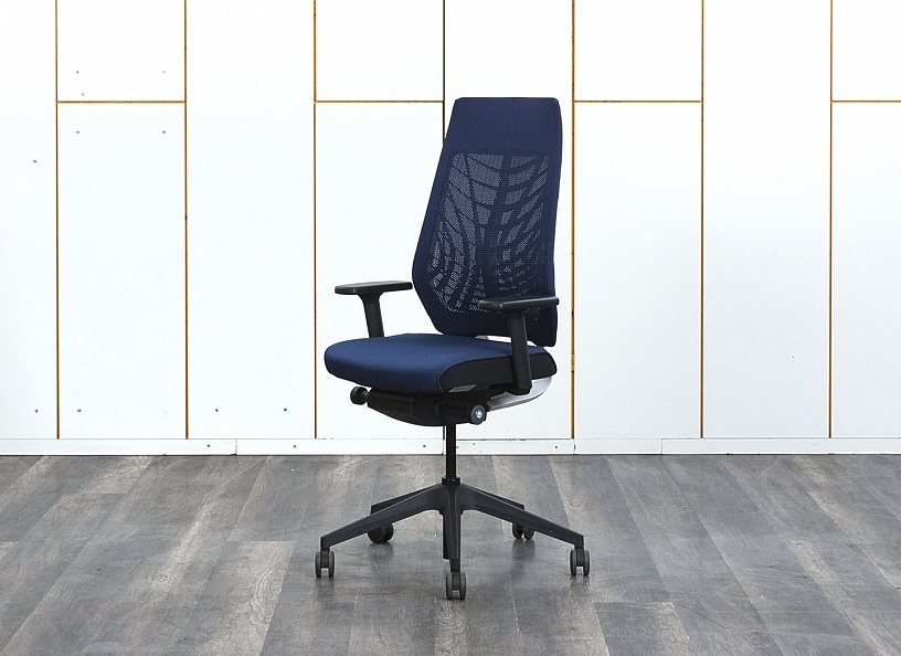 Офисное кресло руководителя  INTERSTUHL Ткань Синий JOYCEis3  (КРТН-28083)