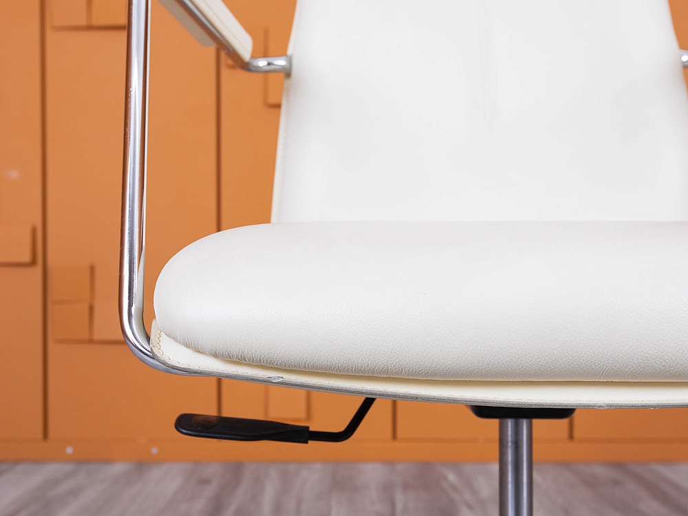 Конференц кресло для переговорной  Бежевый Кожа CODUTTI   (УНКБ-18053)