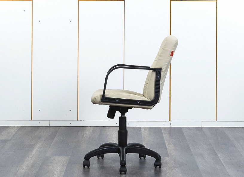 Офисное кресло для персонала   Кожзам Бежевый   (КПКБ1-27062)