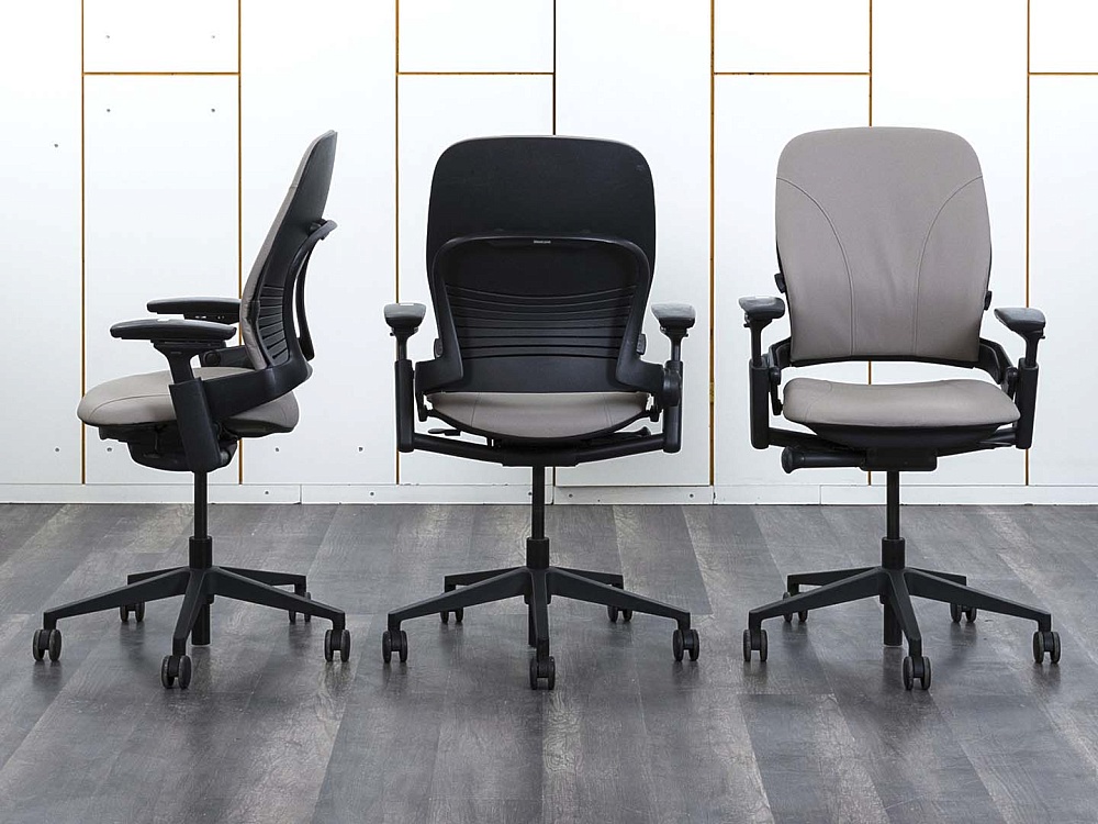 Офисное кресло руководителя  SteelCase Кожа Бежевый Leap B  (КРКБ-16122)