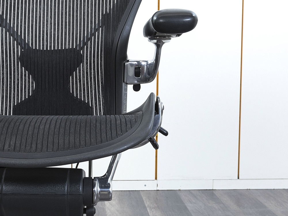Офисное кресло руководителя  Herman Miller Сетка Черный Aeron B  (КРСЧ-04032)