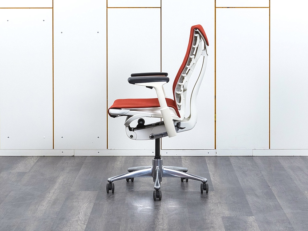 Офисное кресло руководителя  Herman Miller Ткань Красный Embody  (КРТК-15072)