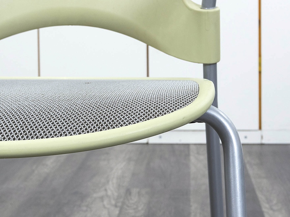 Конференц кресло для переговорной  Салатовый Сетка Herman Miller Caper  (УНСС-21082уц)
